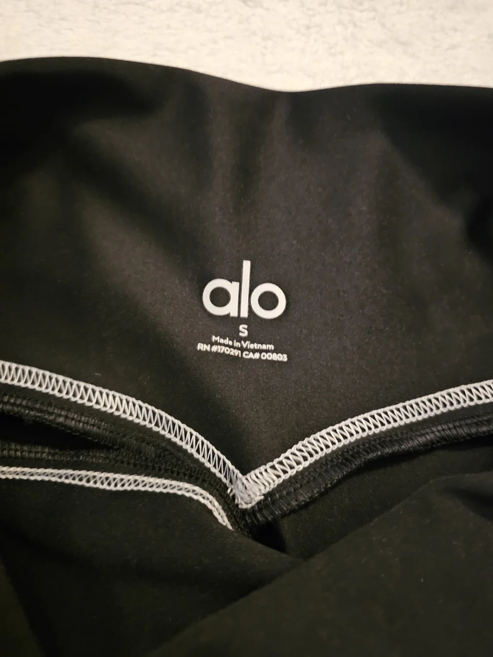 ALO Yoga Black Leggings with White Contrast Stitching